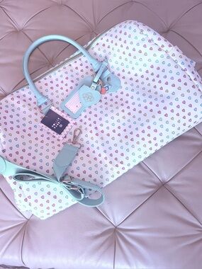 Roller Rabbit x Target Disco Hearts Wave Softside Duffel Bag
White/Teal
